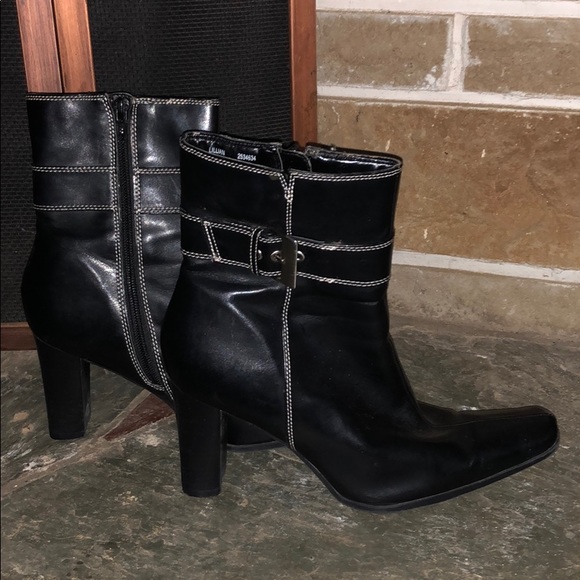 George Shoes - Cute heeled boots. They have a slight crack in the crease.